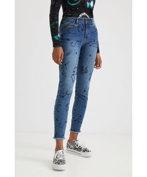 セール デニムパンツ 宇宙モチーフ Desigual デシグアル のデニムパンツ 宇宙モチーフ アンクルスキニージーンズ デニムパンツ Desigual デシグアル のファッション ブランドを選択する