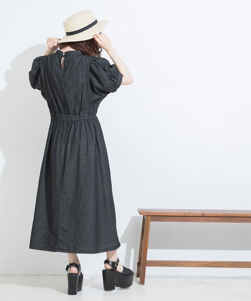 Newlyme（ニューリーミー）の「タックショルダーデニムワンピース（ワンピース・レディース・ブルー/インディゴブルー/ブラック・MEDIUM）」の10枚目の写真