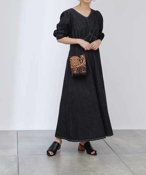 COLONY 2139(コロニートゥーワンスリーナイン)の「デニムタックフレアワンピース(ワンピース・レディース・ブラック/ネイビー・SMALL/MEDIUM)」の2枚目の写真