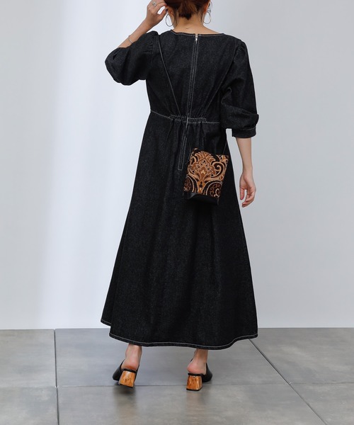 COLONY 2139(コロニートゥーワンスリーナイン)の「デニムタックフレアワンピース(ワンピース・レディース・ブラック/ネイビー・SMALL/MEDIUM)」の15枚目の写真