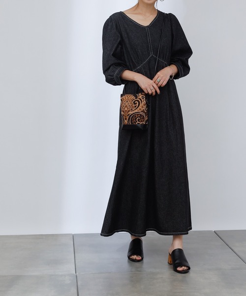 COLONY 2139(コロニートゥーワンスリーナイン)の「デニムタックフレアワンピース(ワンピース・レディース・ブラック/ネイビー・SMALL/MEDIUM)」の16枚目の写真