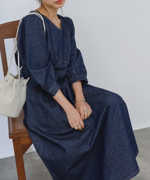 COLONY 2139(コロニートゥーワンスリーナイン)の「デニムタックフレアワンピース(ワンピース・レディース・ブラック/ネイビー・SMALL/MEDIUM)」の4枚目の写真