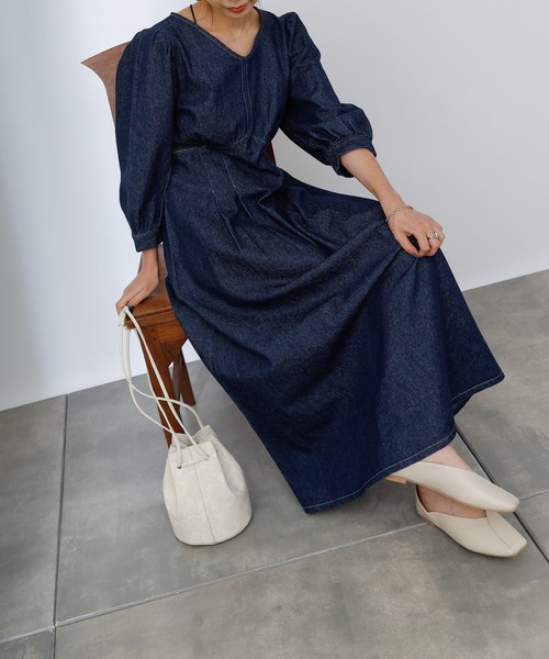 COLONY 2139(コロニートゥーワンスリーナイン)の「デニムタックフレアワンピース(ワンピース・レディース・ブラック/ネイビー・SMALL/MEDIUM)」の5枚目の写真