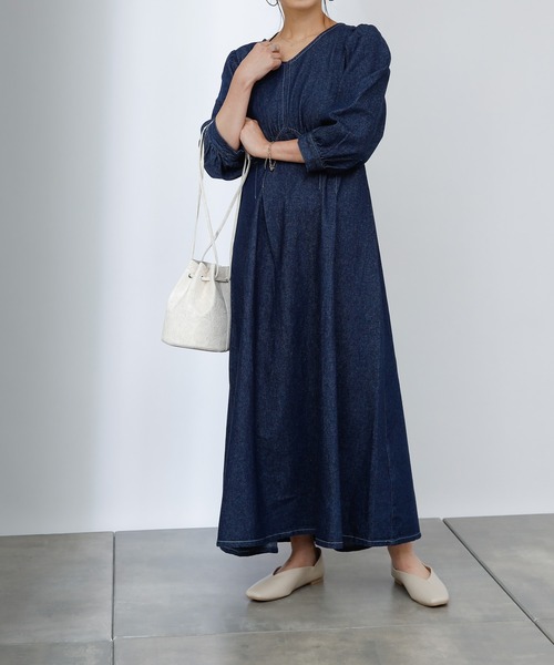 COLONY 2139(コロニートゥーワンスリーナイン)の「デニムタックフレアワンピース(ワンピース・レディース・ブラック/ネイビー・SMALL/MEDIUM)」の6枚目の写真