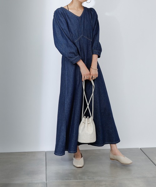 COLONY 2139(コロニートゥーワンスリーナイン)の「デニムタックフレアワンピース(ワンピース・レディース・ブラック/ネイビー・SMALL/MEDIUM)」の11枚目の写真