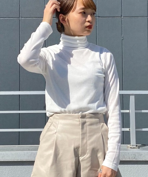 CIAOPANIC(チャオパニック)の「リブタートルネックカットソー(Tシャツ/カットソー・レディース・ブラック/ブラウン/オフホワイト・FREE)」の2枚目の写真