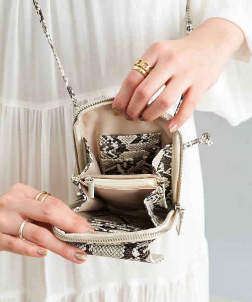 DouDou(ドゥドゥ)の「機能ミニポシェット(ショルダーバッグ・レディース・ブラック/ブラウン/ライトベージュ・FREE)」の19枚目の写真