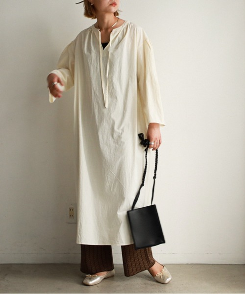 feepur（フェピュール）の「ロングカフタンワンピース（ワンピース・レディース・アイボリー/ピンク/ブラック/ホワイト×ネイビー・MEDIUM）」の2枚目の写真