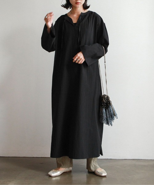 feepur（フェピュール）の「ロングカフタンワンピース（ワンピース・レディース・アイボリー/ピンク/ブラック/ホワイト×ネイビー・MEDIUM）」の4枚目の写真