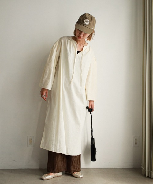 feepur（フェピュール）の「ロングカフタンワンピース（ワンピース・レディース・アイボリー/ピンク/ブラック/ホワイト×ネイビー・MEDIUM）」の8枚目の写真