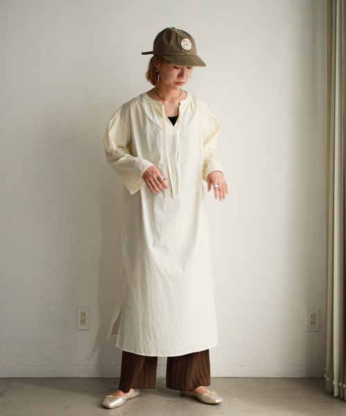 feepur（フェピュール）の「ロングカフタンワンピース（ワンピース・レディース・アイボリー/ピンク/ブラック/ホワイト×ネイビー・MEDIUM）」の9枚目の写真