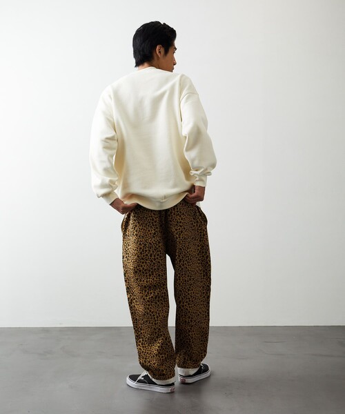 FREAK'S STORE（フリークスストア）の「ヘビーウェイト 裏毛スウェット クルーネック プルオーバー（スウェット・メンズ・ブラック/ネイビー/グレー/オフホワイト/カーキ/モスグリーン・SMALL/MEDIUM/LARGE）」の16枚目の写真