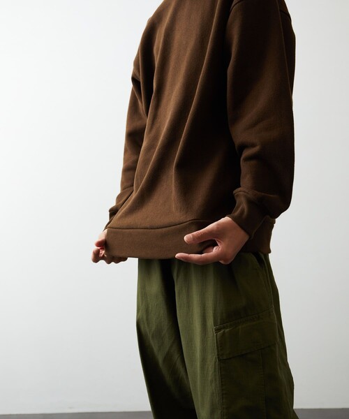 FREAK'S STORE（フリークスストア）の「ヘビーウェイト 裏毛スウェット クルーネック プルオーバー（スウェット・メンズ・ブラック/ネイビー/グレー/オフホワイト/カーキ/モスグリーン・SMALL/MEDIUM/LARGE）」の9枚目の写真