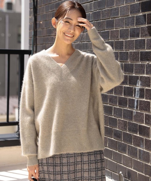 Andemiu（アンデミュウ）の「【ストレスフリー】ラクーンVニット948882（ニット/セーター・レディース・ブラック/ベージュ/ブラウン/ブルー/イエロー・FREE）」の4枚目の写真