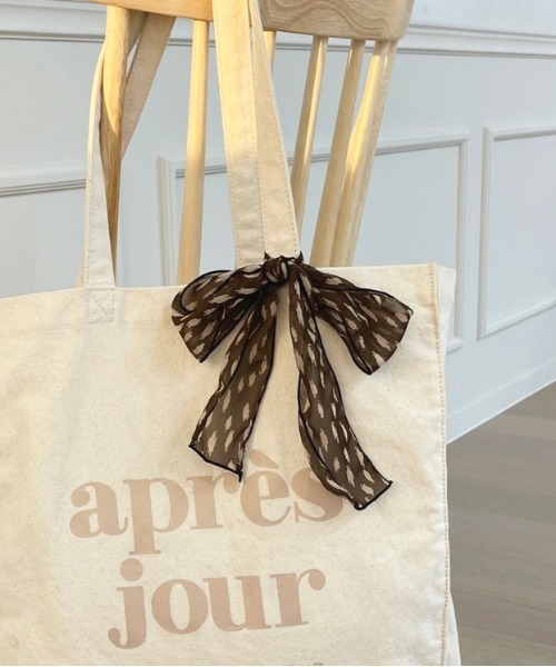 apres jour（アプレジュール）の「【apres jour×ARIAZ】アソートマルチスカーフリボン（バンダナ/スカーフ・レディース・ブラック/ダークブラウン/ベージュ/アイボリー/グレイッシュベージュ・FREE）」の4枚目の写真