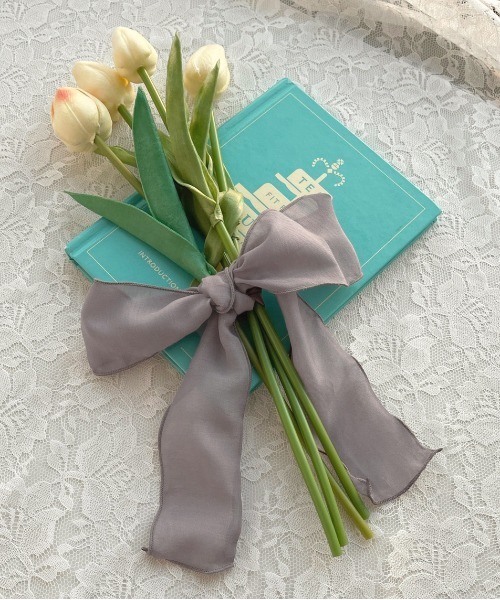 apres jour（アプレジュール）の「【apres jour×ARIAZ】アソートマルチスカーフリボン（バンダナ/スカーフ・レディース・ブラック/ダークブラウン/ベージュ/アイボリー/グレイッシュベージュ・FREE）」の5枚目の写真