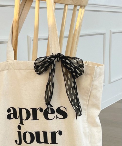 apres jour（アプレジュール）の「【apres jour×ARIAZ】アソートマルチスカーフリボン（バンダナ/スカーフ・レディース・ブラック/ダークブラウン/ベージュ/アイボリー/グレイッシュベージュ・FREE）」の3枚目の写真