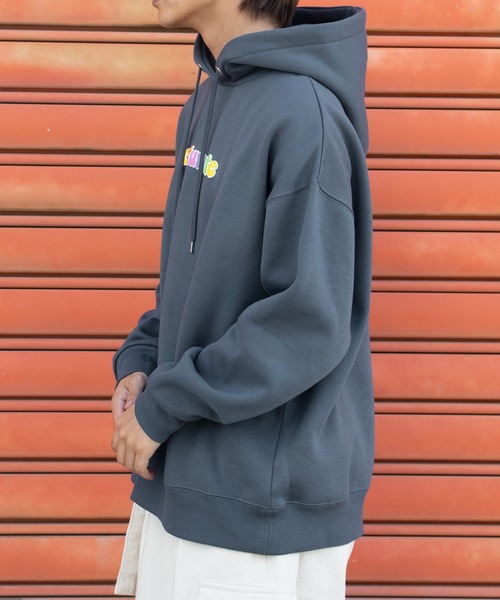 PairPair(ペアペア)の「発泡プリントBIGフーディー(ユニセックス)(パーカー・レディース・ブラック/アイボリー/グレイッシュブルー・FREE)」の22枚目の写真