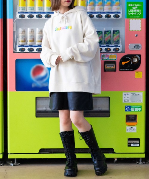 PairPair(ペアペア)の「発泡プリントBIGフーディー(ユニセックス)(パーカー・レディース・ブラック/アイボリー/グレイッシュブルー・FREE)」の11枚目の写真