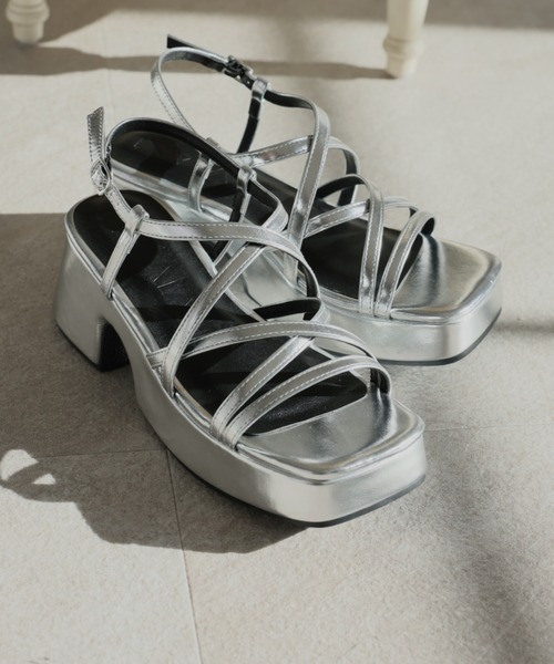 VIVIAN（ヴィヴィアン）の「厚底メニーストラップサンダル　ZOZOTOWN+オフィシャルサイト限定商品（サンダル・レディース・ブラック/ブラウン/アイボリー/グリーン/オレンジ/ベージュ/シルバー・LL/S/M/L）」の7枚目の写真