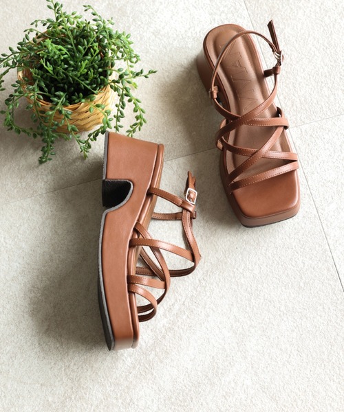 VIVIAN（ヴィヴィアン）の「厚底メニーストラップサンダル　ZOZOTOWN+オフィシャルサイト限定商品（サンダル・レディース・ブラック/ブラウン/アイボリー/グリーン/オレンジ/ベージュ/シルバー・LL/S/M/L）」の16枚目の写真