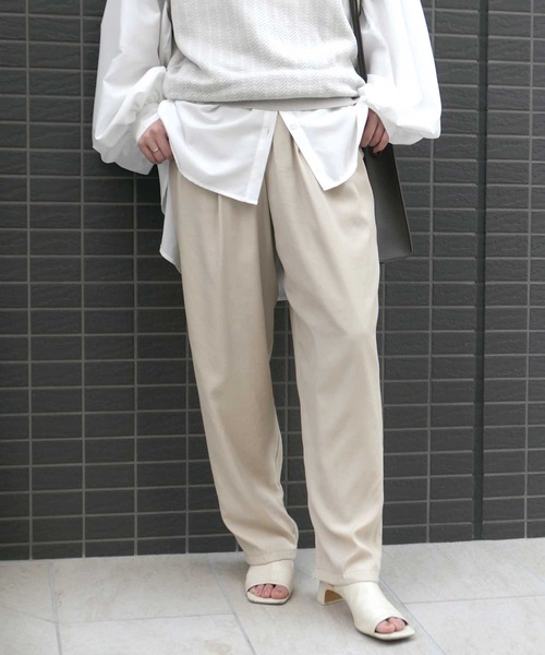 CORNERS（コーナーズ）の「タックワイドパンツ（スラックス・レディース・ブラック/テラコッタ/ライトベージュ/ライトブルー/クリーム・M）」の4枚目の写真
