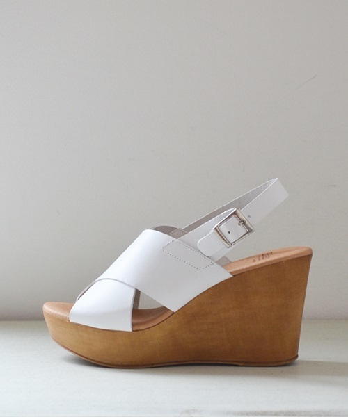 Khaju(カージュ)の「BIANCA:クロスサンダル□(サンダル・レディース・ホワイト/ブラック・35/37/38/36)」の5枚目の写真