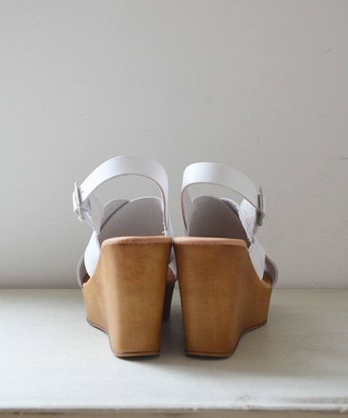 Khaju(カージュ)の「BIANCA:クロスサンダル□(サンダル・レディース・ホワイト/ブラック・35/37/38/36)」の3枚目の写真