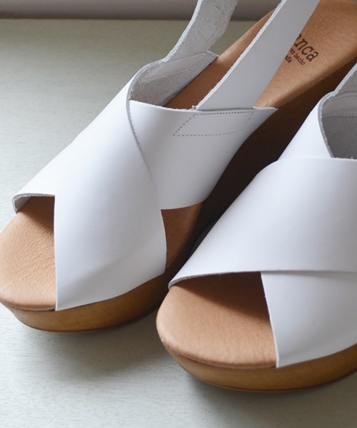 Khaju(カージュ)の「BIANCA:クロスサンダル□(サンダル・レディース・ホワイト/ブラック・35/37/38/36)」の6枚目の写真