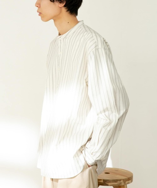 FORK&SPOON（フォークアンドスプーン）の「『ユニセックス』FORK&SPOON　ノーカラープルオーバーロングスリーブシャツ（シャツ/ブラウス・メンズ・オフホワイト/ストライプ・4/5）」の5枚目の写真