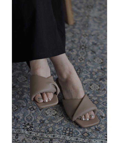 Bonjour Sagan（ボンジュールサガン）の「フロントクロスミュール（サンダル・レディース・オフホワイト/ブラック/ライトベージュ・S/M/L）」の3枚目の写真