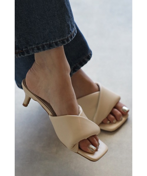 Bonjour Sagan（ボンジュールサガン）の「フロントクロスミュール（サンダル・レディース・オフホワイト/ブラック/ライトベージュ・S/M/L）」の4枚目の写真