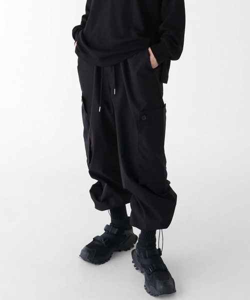 minsobi（ミンソビ）の「ポケットカーゴパンツ（カーゴパンツ・メンズ・ブラック/グレー・FREE）」の2枚目の写真