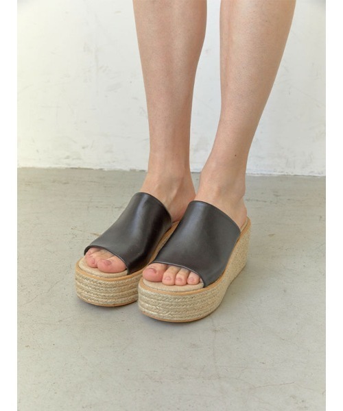 ACYM(アシーム)の「Jute sole wedge サンダル(サンダル・レディース・ブラック/クリア/キャメル・SMALL/MEDIUM/LARGE)」の6枚目の写真