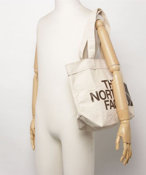 THE NORTH FACE(ザノースフェイス)の「【THE NORTH FACE】ノースフェイス Weimarner Brown Large Logo ロゴトートバッグ ユニセックス NF0A3VWQ(トートバッグ・レディース・ナチュラル/サックスブルー・FREE)」の5枚目の写真