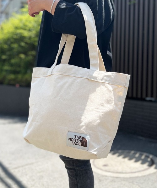 THE NORTH FACE(ザノースフェイス)の「【THE NORTH FACE】ノースフェイス Weimarner Brown Large Logo ロゴトートバッグ ユニセックス NF0A3VWQ(トートバッグ・レディース・ナチュラル/サックスブルー・FREE)」の8枚目の写真