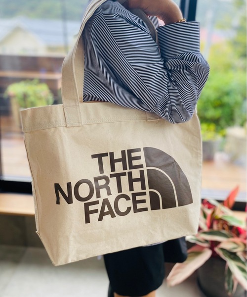THE NORTH FACE(ザノースフェイス)の「【THE NORTH FACE】ノースフェイス Weimarner Brown Large Logo ロゴトートバッグ ユニセックス NF0A3VWQ(トートバッグ・レディース・ナチュラル/サックスブルー・FREE)」の12枚目の写真