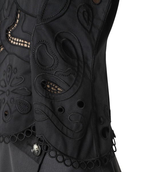 LE CIEL BLEU（ルシェルブルー）の「エンブロイダリータンクトップ / Embroidery Tank Top（シャツ/ブラウス・レディース・ブラック/オフホワイト・38/36）」の17枚目の写真