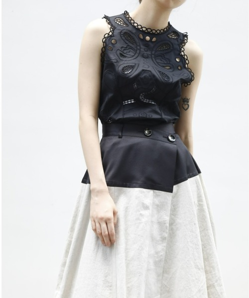 LE CIEL BLEU（ルシェルブルー）の「エンブロイダリータンクトップ / Embroidery Tank Top（シャツ/ブラウス・レディース・ブラック/オフホワイト・38/36）」の12枚目の写真