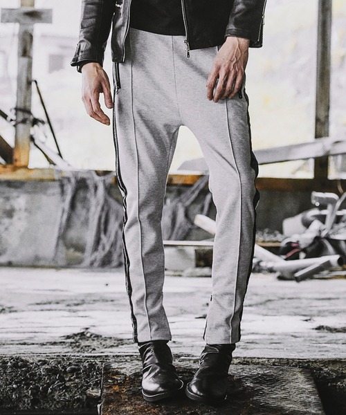 NO ID.（ノーアイディ）の「【NO ID.】Velour Side Line Track Jersey Pants / ベロア サイド ライン トラック ジャージ パンツ（その他パンツ・メンズ・グレー/ブラック/ネイビー・3/1/2）」の2枚目の写真