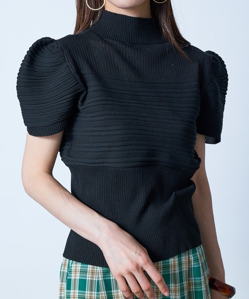 MAISON BREEZE(メゾンブリーズ)の「【MAISON BREEZE】モックネックリブ編みパフスリーブトップス SCCH141(Tシャツ/カットソー・レディース・ホワイト/ブラック/パープル/ピンク/イエロー/グリーン・FREE)」の2枚目の写真