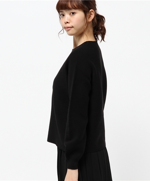 NOLLEY’S(ノーリーズ)の「12Gホールガーメントガータープルオーバーニット(ニット/セーター・レディース・ホワイト/ブラック/ブルー・38)」の5枚目の写真