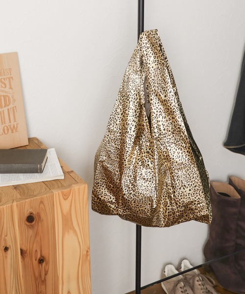 BAYFLOW(ベイフロー)の「【BAGGU(バグゥ)】メタリック STANDARD 22(エコバッグ/サブバッグ・レディース・シルバーグレー/ベビーピンク/ブラック/イエロー・0)」の1枚目の写真