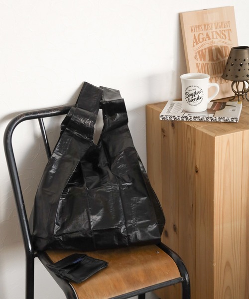 BAYFLOW(ベイフロー)の「【BAGGU(バグゥ)】メタリック STANDARD 22(エコバッグ/サブバッグ・レディース・シルバーグレー/ベビーピンク/ブラック/イエロー・0)」の2枚目の写真