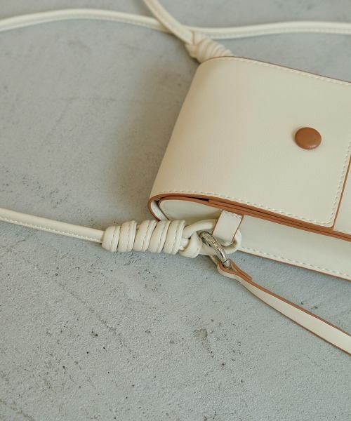 Bab(バブ)の「キーケース付き配色ミニショルダーバッグ(ショルダーバッグ・レディース・キャメル/ブラック/アイボリー・ONESIZE)」の6枚目の写真