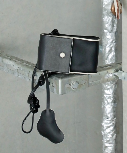 Bab(バブ)の「キーケース付き配色ミニショルダーバッグ(ショルダーバッグ・レディース・キャメル/ブラック/アイボリー・ONESIZE)」の8枚目の写真