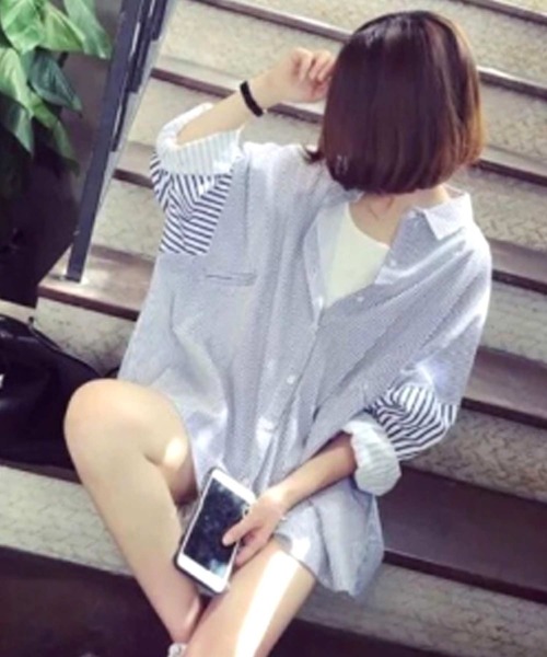 SHISKY(シスキー)の「ストライプ柄BIGシルエットシャツ(シャツ/ブラウス・レディース・ブラック/ブルー・M/XL)」の1枚目の写真