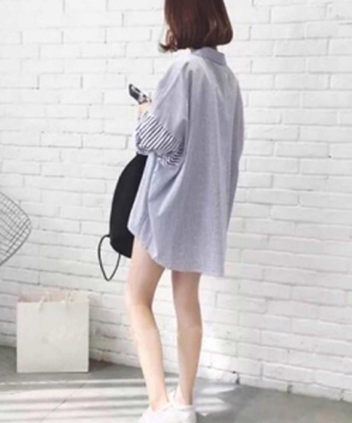 SHISKY(シスキー)の「ストライプ柄BIGシルエットシャツ(シャツ/ブラウス・レディース・ブラック/ブルー・M/XL)」の9枚目の写真
