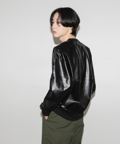 FOLLOWIN(フォロウィン)の「【UNISEX】グロッシートレーナーTシャツ(Tシャツ/カットソー・レディース・アイボリー/カーキ/ブラック・FREE)」の2枚目の写真