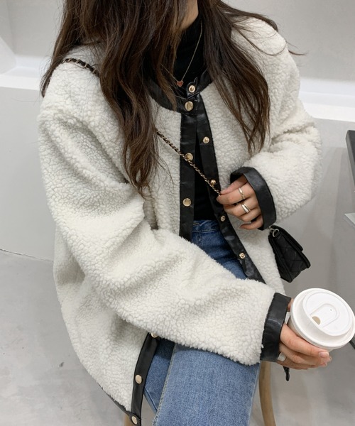 ABITOKYO（アビトーキョー）の「オーバーサイズボリュームボアブルゾン（ブルゾン・レディース・ブラック/ホワイト・FREE）」の22枚目の写真